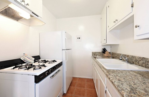 Hollywood Apartment | W2- Charming 1-bedroom apartment in welcoming Los Angeles with WiFi
