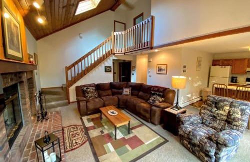 Bretton Woods Villa | W2 Mount Washington Place Townhome for winter seasonal 1 minute to ski slopes reliable WiFi