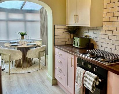 Cleethorpes House | Wad-i-Koo Beach House, Hot Tub, Games Room