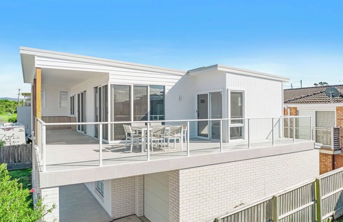 Bombo House | Wadjiid Yarra (Beach Cave). The perfect getaway for a retreat with ocean views.