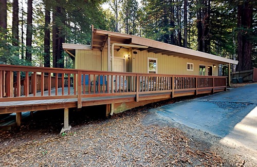 Cazadero House | Wagging Woods | 3 Gated Acres | Private Hot Tub | Dog-Friendly