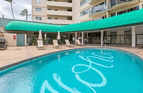 McCully - Moiliili House | Waikiki 2 bedroom 1 bath Apartment #2 - 10 min to beach 5 min to park