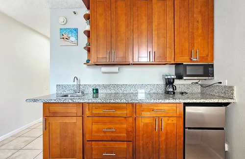 Waikiki Apartment | ⛱ Waikiki Beach Studio w/Lanai & Pool at Waikiki Grand Hotel®