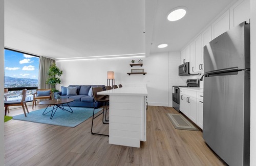 Waikiki Hotel | Waikiki Sunset Hotel remodeled unit with a magnificent view of the Koʻolau Range