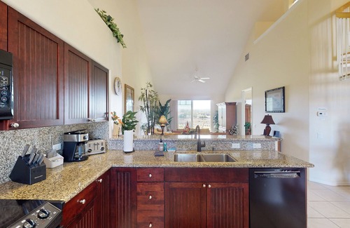 Waikoloa Condo | Waikoloa Resort gem with pool, hot tub & balcony - 1 mile to beach