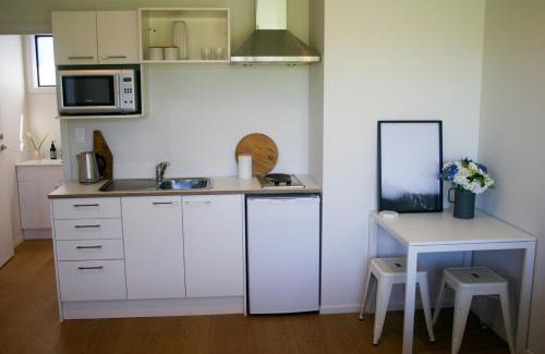 Wainui Apartment | Wainui Beach studio - 2 minutes walk to beach