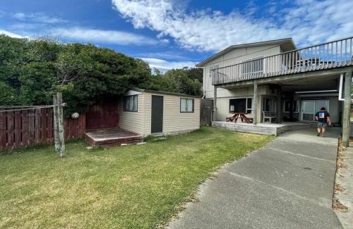 Castlepoint House | Waiwhare on the Beach - Beach Front Property