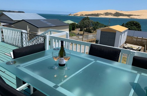 Opononi House | Wake up to a stunning view of Opononi Harbour
