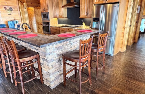 Todd Cabin | Wake Up to Mtn Views, End the Day in the Hot Tub @ Skyview Hideaway