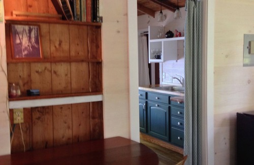 Plymouth Cabin | Wake up to the sound of gentle waves and breakfast overlooking the lake.