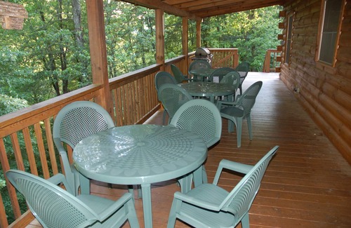 Cherokee Cabin | Walch Creekside Log Cabin Retreat in the Smoky Mountatins Maggie Valley NC