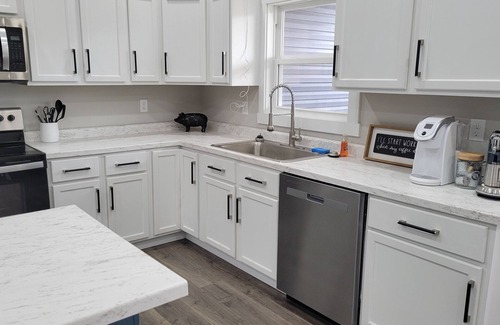 Marion House | Waldo retreat with HOT TUB!