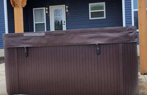 Marion House | Waldo retreat with HOT TUB!