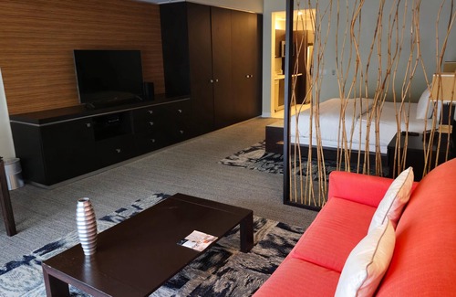 Doral Condo | Walk Downtown Doral, King Suite with Kitchen - ADA