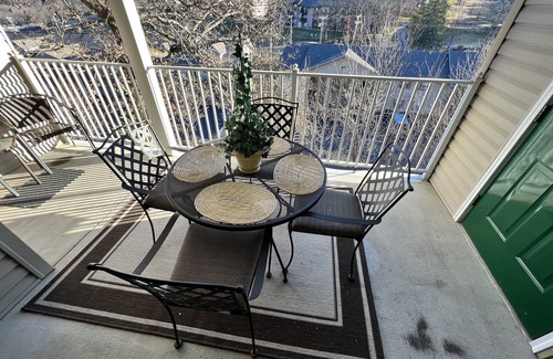Table Rock Condo | WALK-IN 1-BR Condo ~ Dog Friendly ~ FREE TICKETS INCLUDED! (GS32-24)