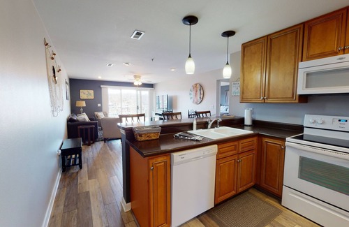 Osage Beach Condo | Walk-in Condo! Enjoy The Lake Life, 3B/2B Sleeps 9, 2 Pools, Boat Slip & Beach!
