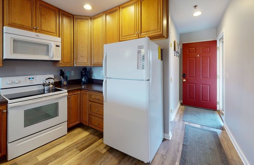 Osage Beach Condo | Walk-in Condo! Enjoy The Lake Life, 3B/2B Sleeps 9, 2 Pools, Boat Slip & Beach!