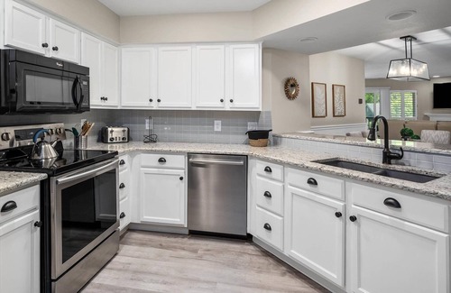 Table Rock Condo | Walk-in/no steps, pools, pickleball, weekly discount! Stay & Play golf package!