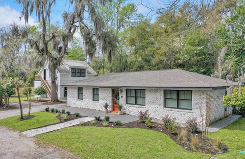 Olde Town House | Walk into Bluffton/BOHO Home & Carriage House-HA