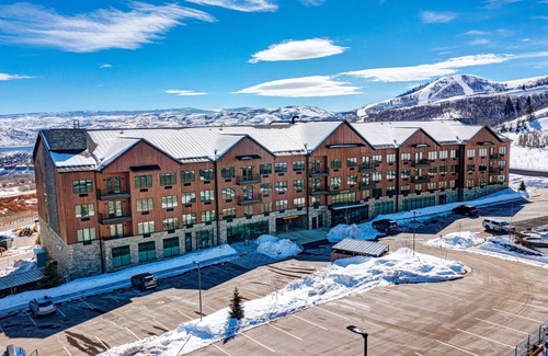 Park City Apartment | Walk onto Deer Valley gondola in 8 min & heated indoor parking