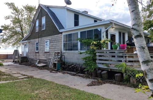 Kingsville House | Walk out your door and you are on the beach ⛱️