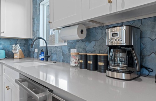 South River City House | Walk S Congress Pool Putt Putt 3 KINGS/2 BATH FULLY Remodeled