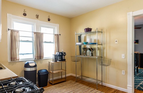 Buffalo Apartment | ☀️ Walk Score 90 ☀️ Spectrum TV HBO ☀️ Comfy Beds