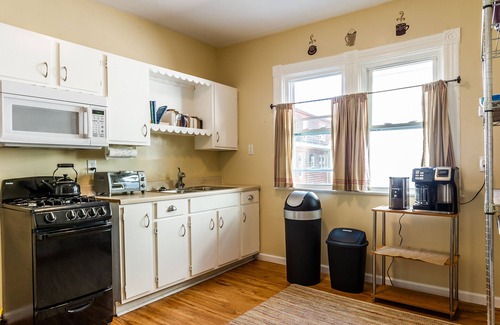 Buffalo Apartment | ☀️ Walk Score 90 ☀️ Spectrum TV HBO ☀️ Comfy Beds