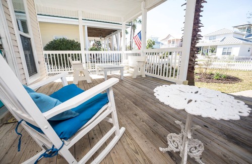 Crystal Shores House | WALK STEPS TO BEACH AND POOL. &GREAT LOCATION! close to activities and shoppin