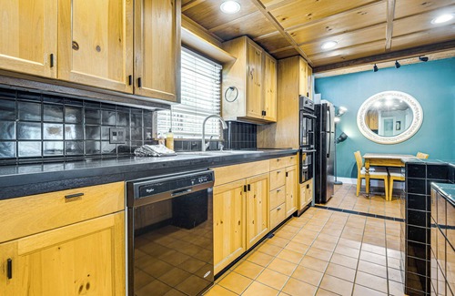 Venice Cottage | Walk to Abbot Kinney: Tranquil Cottage in Venice!