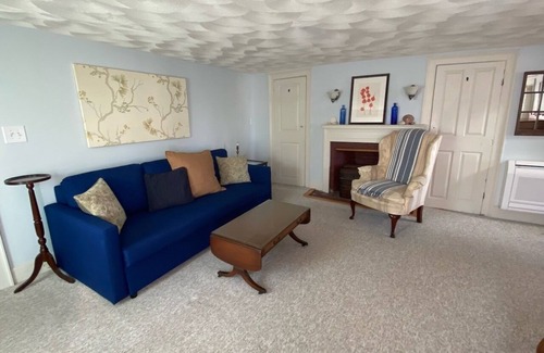 Salem House | Walk to all major attractions, train, and waterfront.