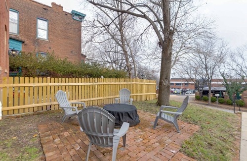 Soulard Apartment | Walk to Anheuser-Busch Brewery: St Louis Escape!