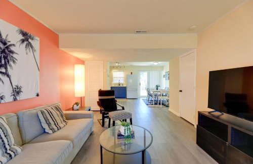 Atlantic Beach House | Walk to Atlantic Beach Townhome with Patio!