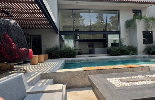 Avandaro House | Walk to Avandaro center, 6 bedrooms, private pool, jacuzzi, firepit, karaoke