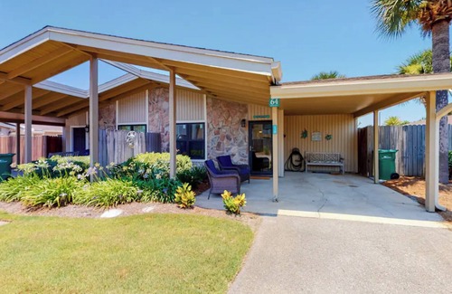 Frangista Beach Condo | Walk to beach! 2 bd/2ba! Located in Seascape!