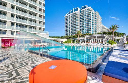 Central Beach Apartment | Walk to Beach and Dining! Luxe Fort Lauderdale Condo
