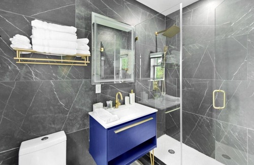 Tavernier Apartment | Walk to Beach + Dining, King Bed