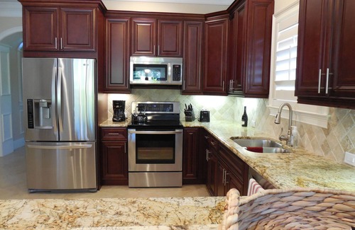 Naples Park House | ☀️WALK TO BEACH IMMACULATE GREAT REVIEWS HEATED POOL & SPA ☀️