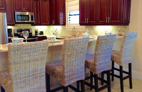 Naples Park House | ☀️WALK TO BEACH IMMACULATE GREAT REVIEWS HEATED POOL & SPA ☀️