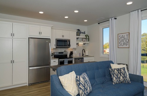Traverse City Condo | Walk to Beach: Penthouse Condo in Traverse City!