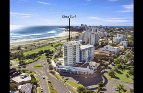 Coolangatta Resort | Walk to Beach/Restaurants. Private Ground level Courtyard. 5 Minutes to Airport