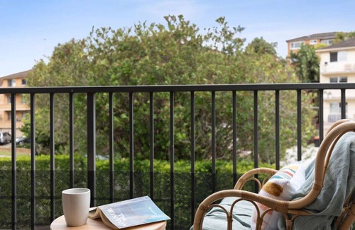 Mona Vale Apartment | Walk to beach | Studio w/t pool