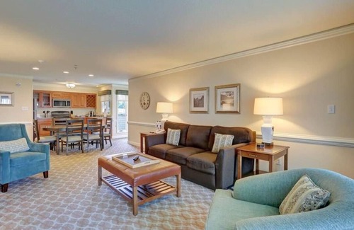 Kingsmill Condo | Walk to beaches, large beautiful 2bdrm two bath, "Kingsmill on the James"