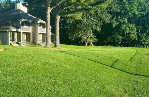 Kingsmill Condo | Walk to beaches, large beautiful 2bdrm two bath, "Kingsmill on the James"