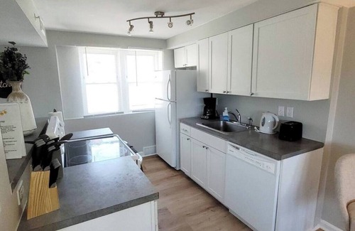 Joslyn Castle Apartment | Walk to Blackstone, Pet Friendly, Midtown Oasis