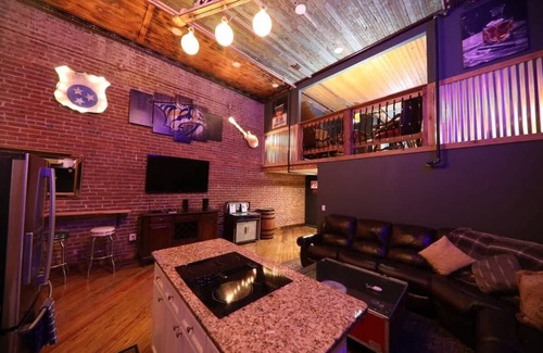 Downtown Nashville House | Walk to Broadway: The Printers Alley Speakeasy