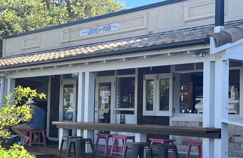 Booker Bay Apartment | Walk to cafes, restaurants, ferry, cinema+ beach