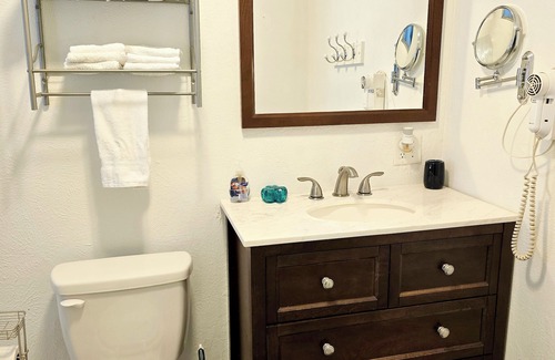 Northeast South Bend House | Walk to campus and stadium! Stay right on beautiful Notre Dame Ave!