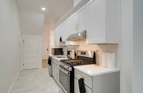 South Louisville House | Walk to Churchill Downs: Central Louisville Home!