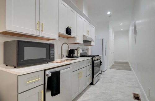 South Louisville House | Walk to Churchill Downs: Central Louisville Home!